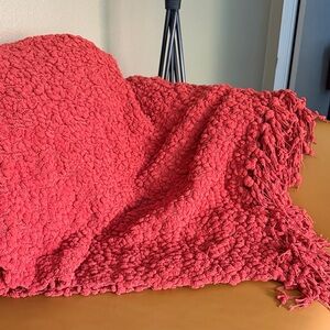 Blissliving Home Scarlet Textured Throw